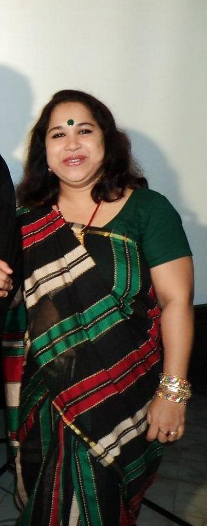 25P Mukta: Nephew's Busty half-Indian Wife. Comment and fake