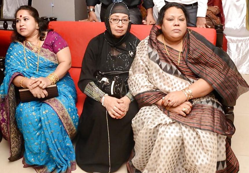 25P Mukta: Nephew's Busty half-Indian Wife. Comment and fake