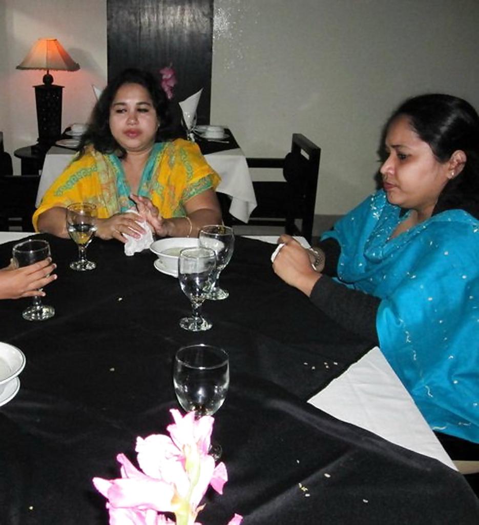 25P Mukta: Nephew's Busty half-Indian Wife. Comment and fake
