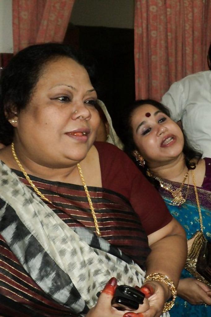 25P Mukta: Nephew's Busty half-Indian Wife. Comment and fake