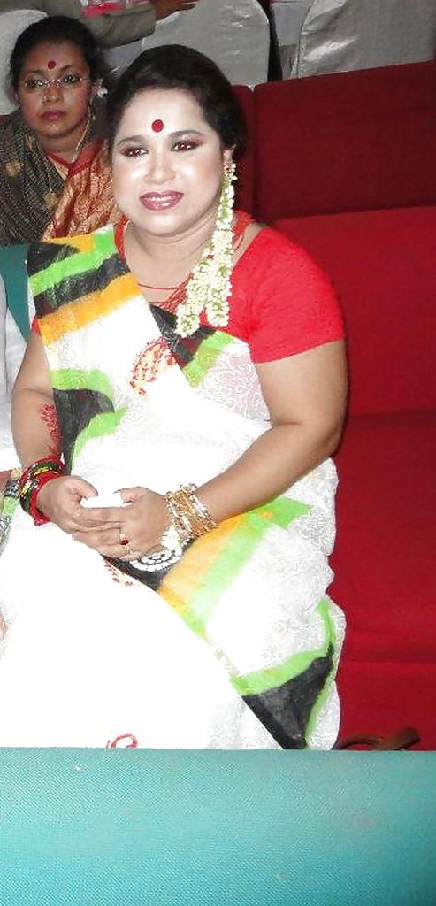 25P Mukta: Nephew's Busty half-Indian Wife. Comment and fake