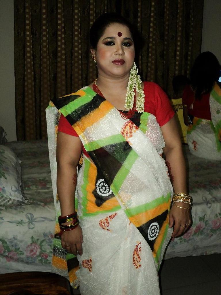 25P Mukta: Nephew's Busty half-Indian Wife. Comment and fake
