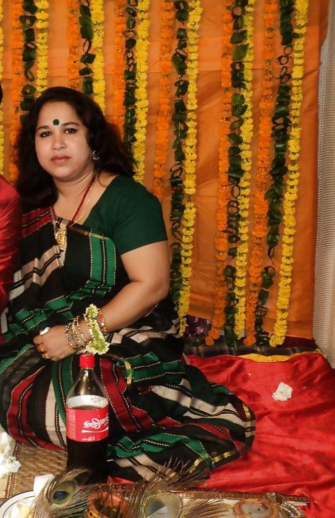 25P Mukta: Nephew's Busty half-Indian Wife. Comment and fake