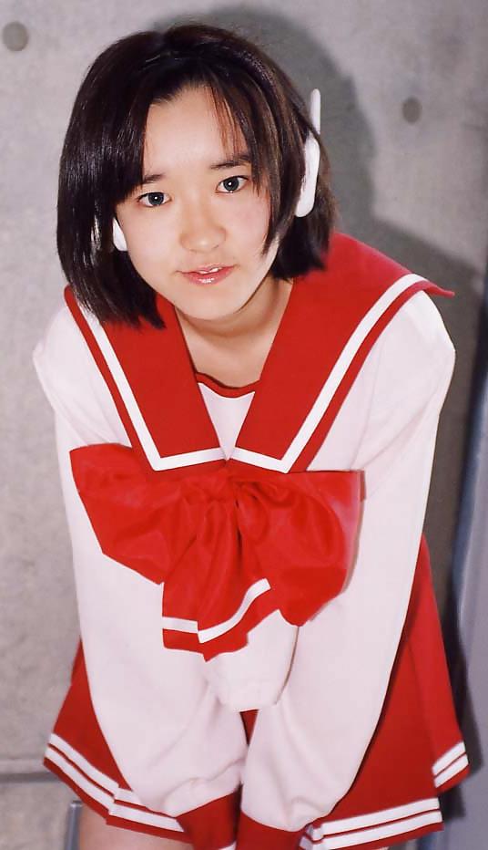 25P Japanese costume player