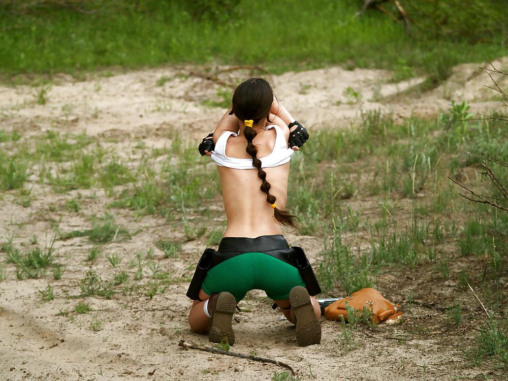 11P Lara Croft Cosplay & nudes