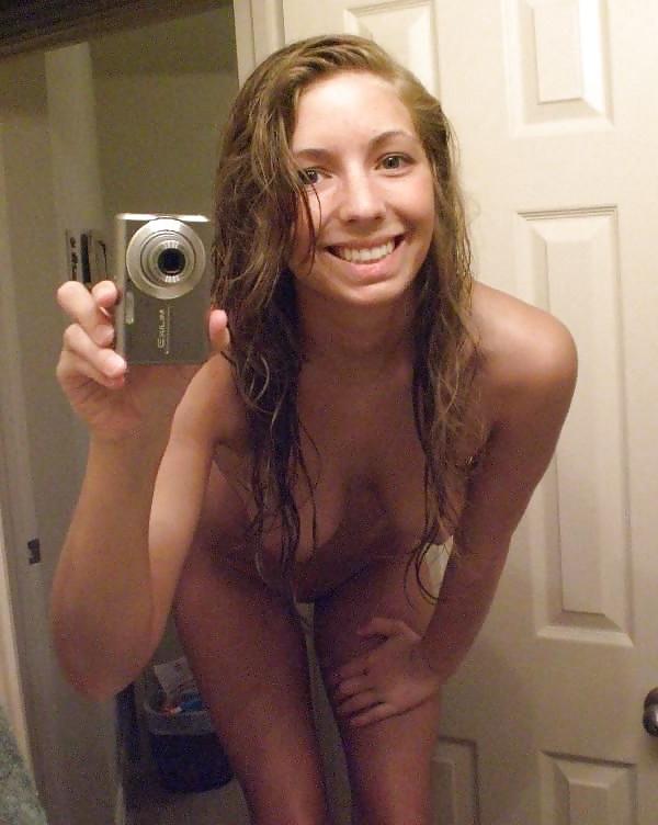 24P BRUNETTE SHOWS HER BODY
