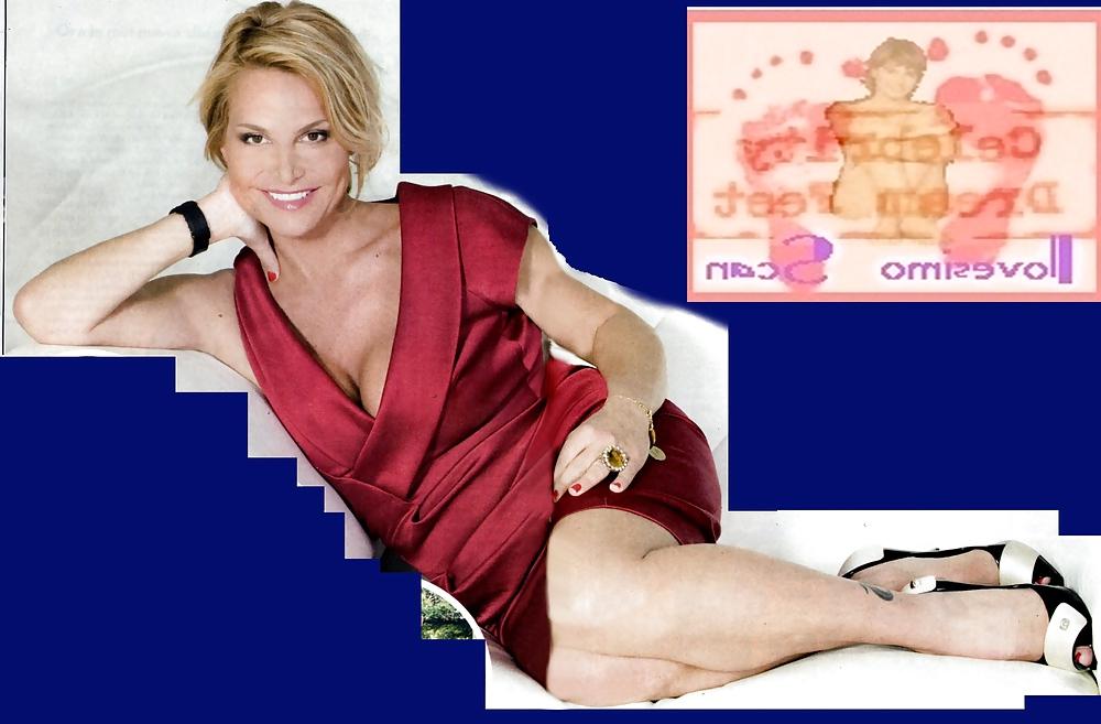 15P Simona Ventura body and feet