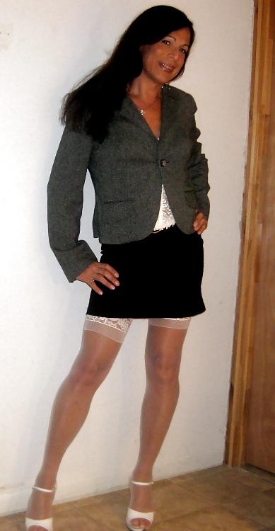 16P Dress to Undress in 16 Pics