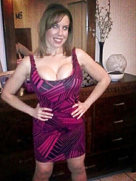25P Sexy Busty Milf