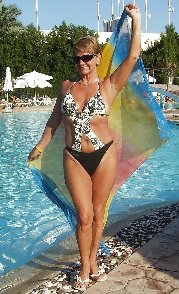 25P Swimsuit Pussy Nipples