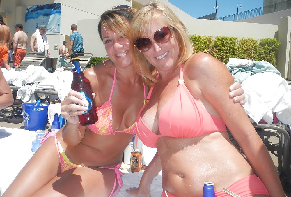 25P Busty Flickr Milf 11 (nip slip)