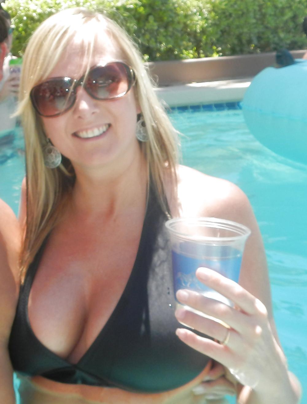 25P Busty Flickr Milf 11 (nip slip)