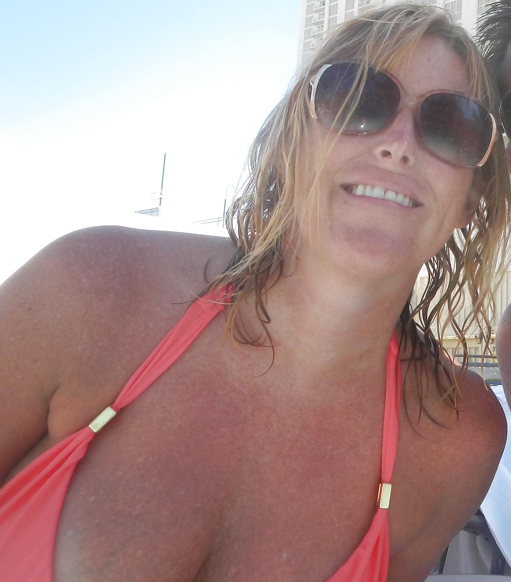 25P Busty Flickr Milf 11 (nip slip)