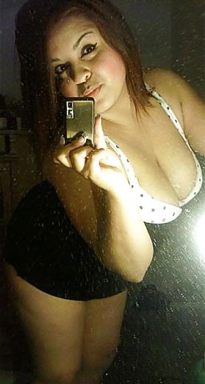 7P Thick latina milf