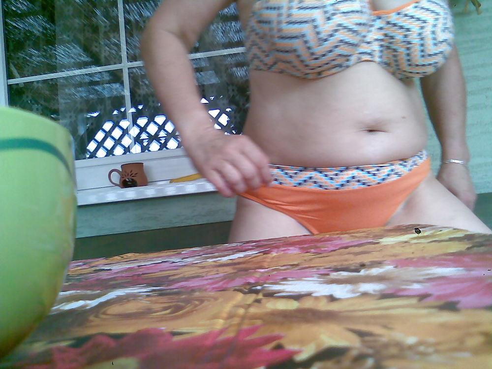 9P Friend mom in swimsuit