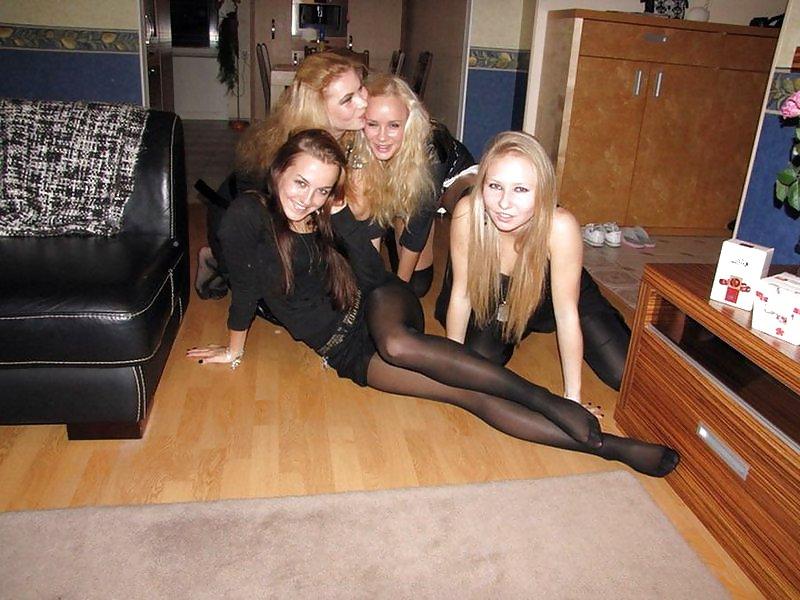 20P Teens in Pantyhose Tights