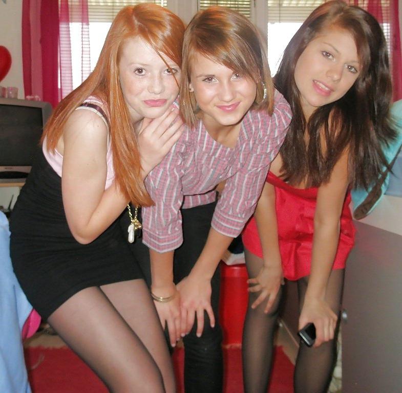 20P Teens in Pantyhose Tights