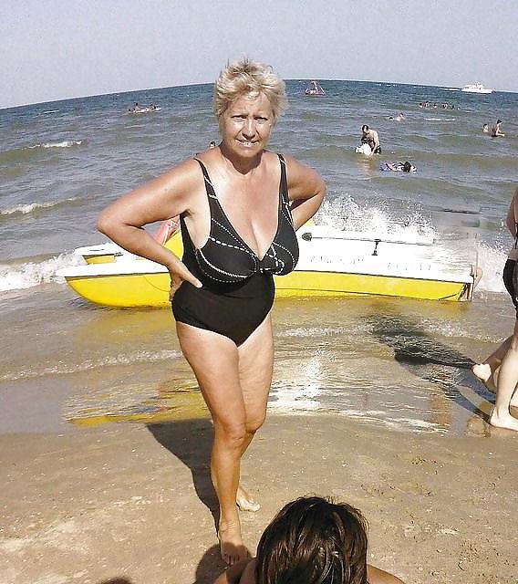 25P Women In Swimsuits - Vol. 7