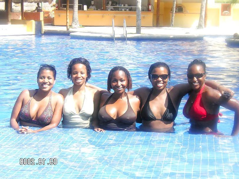 25P Women In Swimsuits - Vol. 7