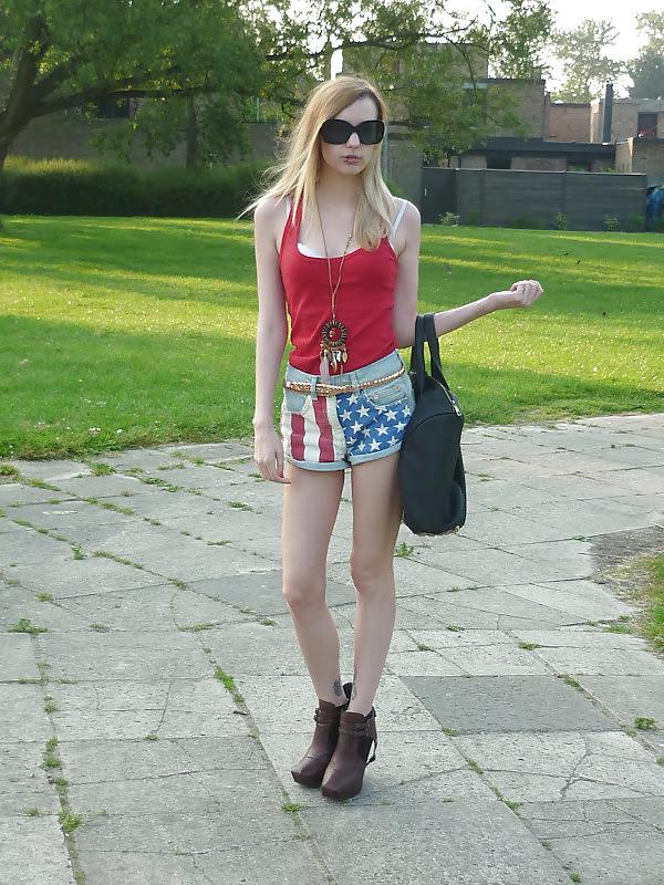 20P French bloggers Mode with sexy legs 2