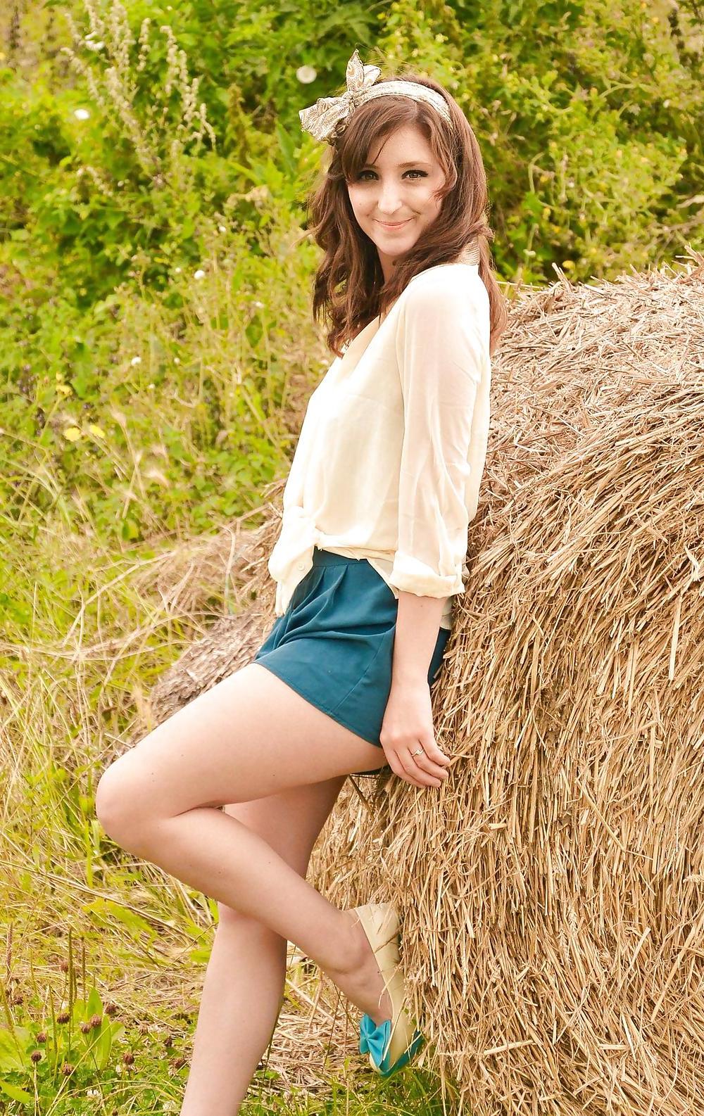 20P French bloggers Mode with sexy legs 2