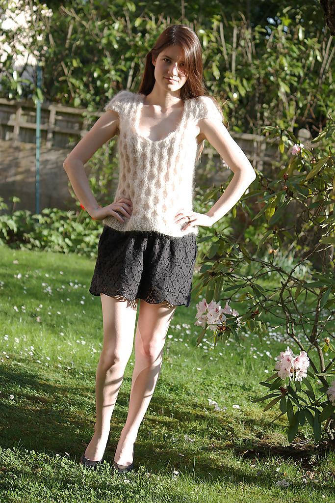 20P French bloggers Mode with sexy legs 4
