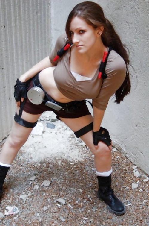 25P Lara Croft Tomb Raider Cosplay