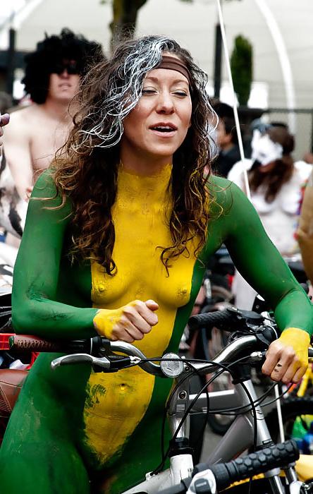 15P Painted Female Exhibitionists - Cosplay 4