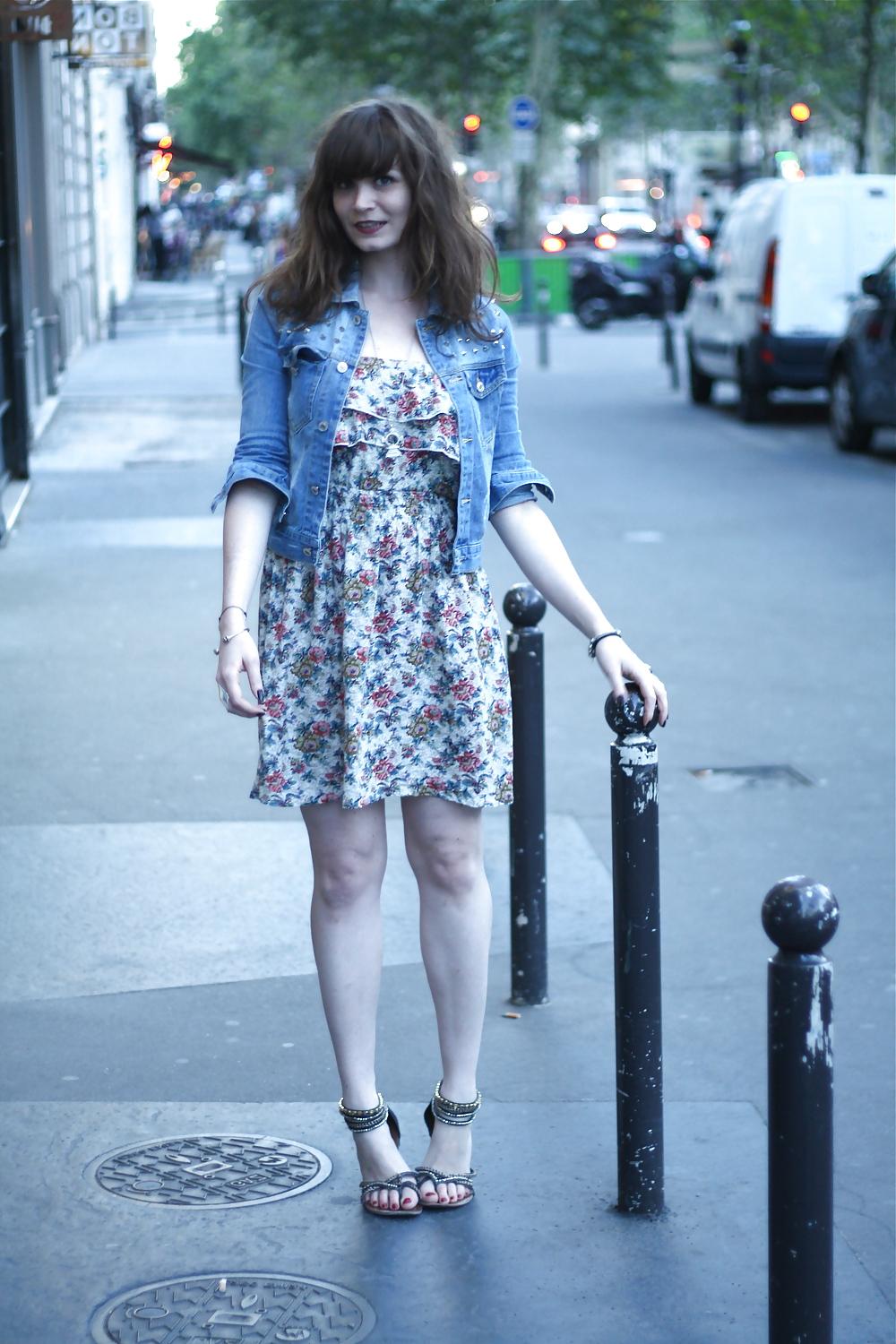 25P French bloggers Mode with sexy legs 20