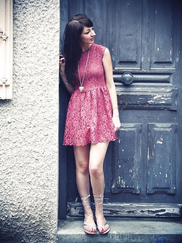 25P French bloggers Mode with sexy legs 20
