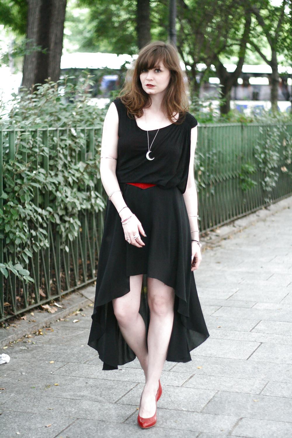 25P French bloggers Mode with sexy legs 20