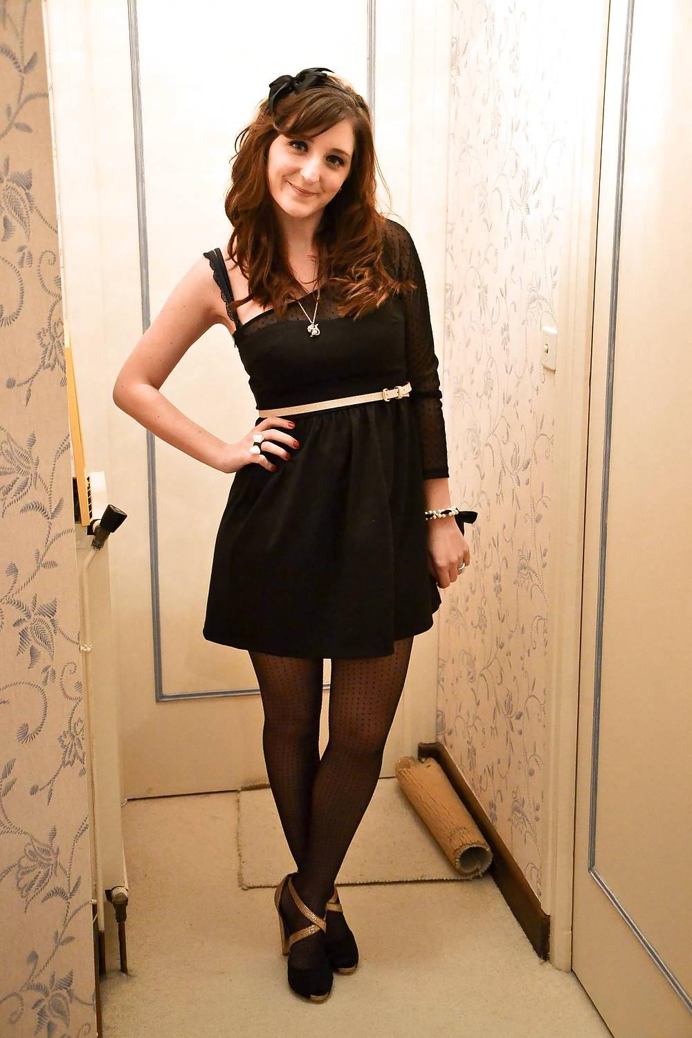 25P French bloggers Mode with sexy legs 20