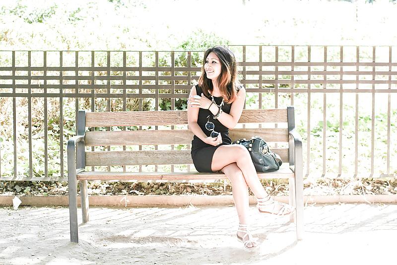 25P French bloggers Mode with sexy legs 20