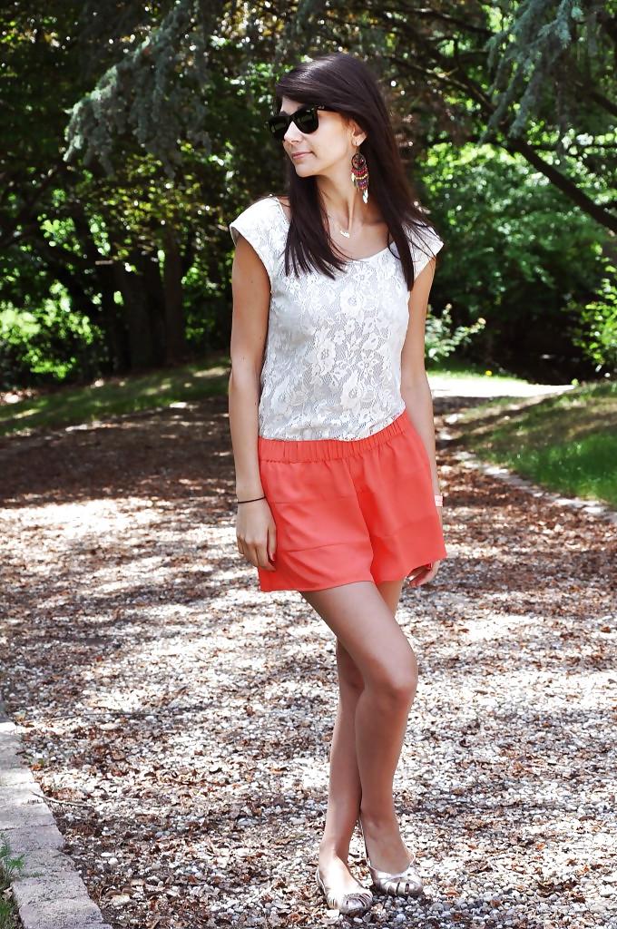 25P French bloggers Mode with sexy legs 20