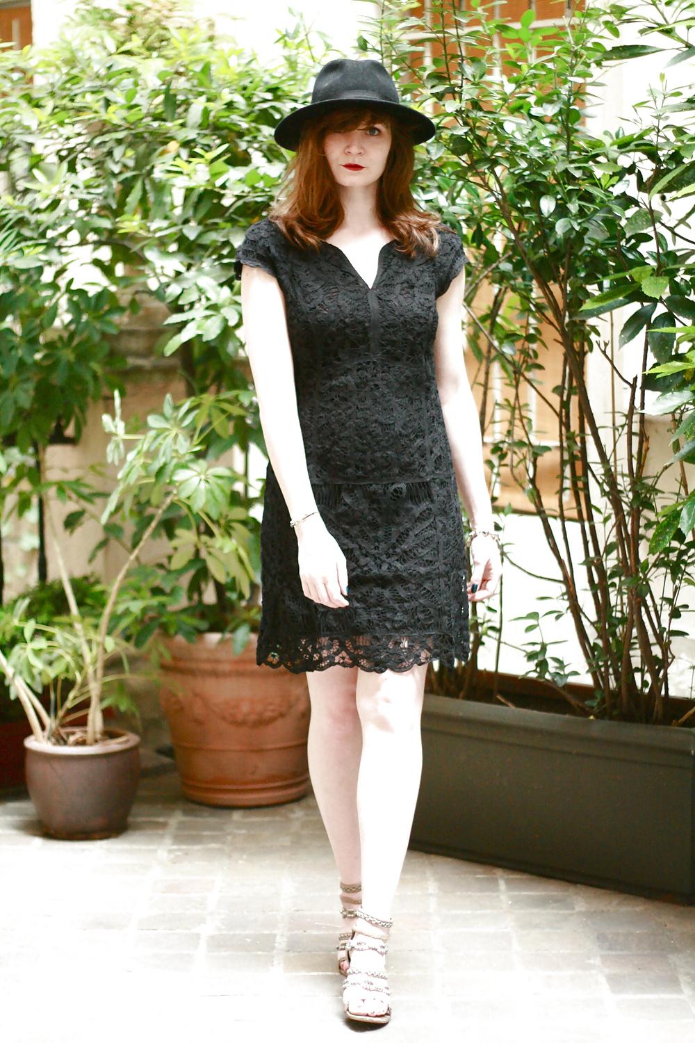25P French bloggers Mode with sexy legs 20