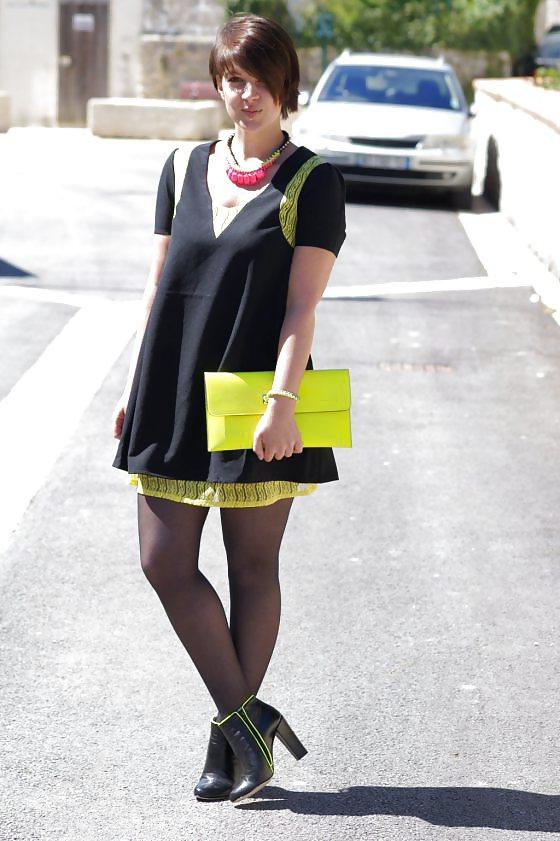25P French bloggers Mode with sexy legs 20