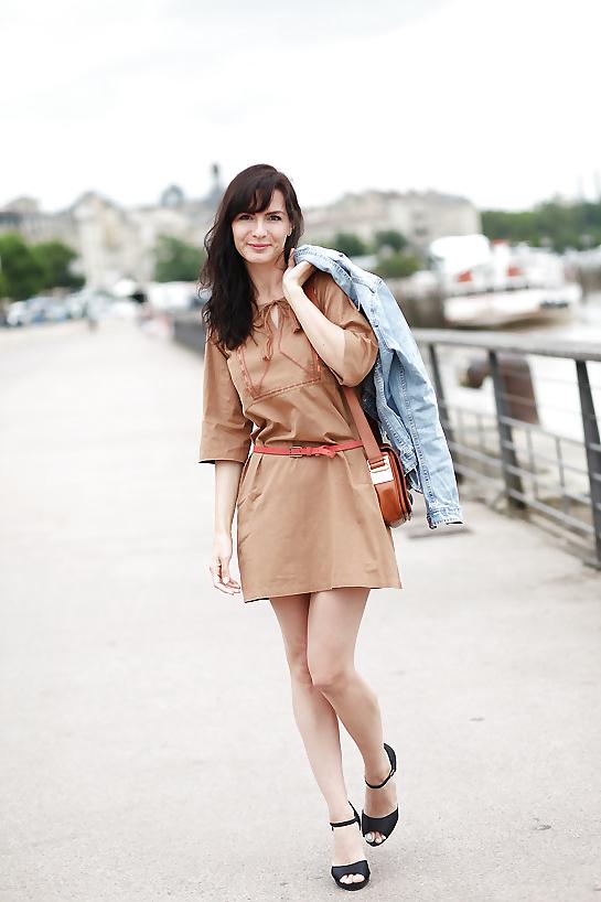 25P French bloggers Mode with sexy legs 21