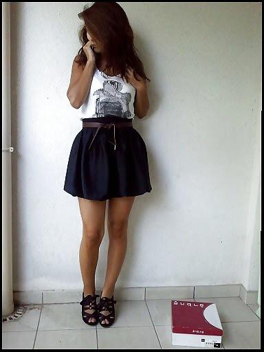 25P French bloggers Mode with sexy legs 21
