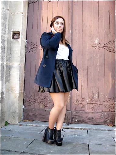 25P French bloggers Mode with sexy legs 21