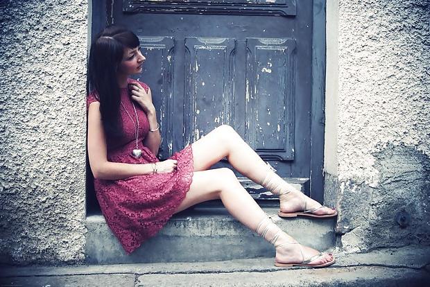 25P French bloggers Mode with sexy legs 21