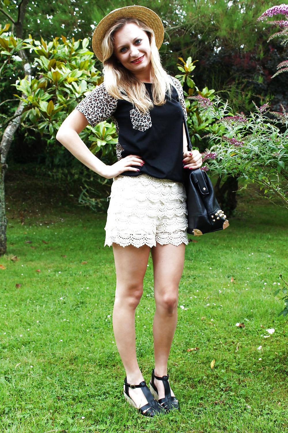 25P French bloggers Mode with sexy legs 21