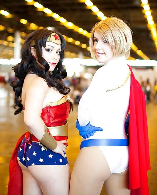 4P WonderWoman Cosplay Asses