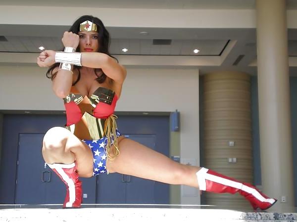 4P WonderWoman Cosplay Asses