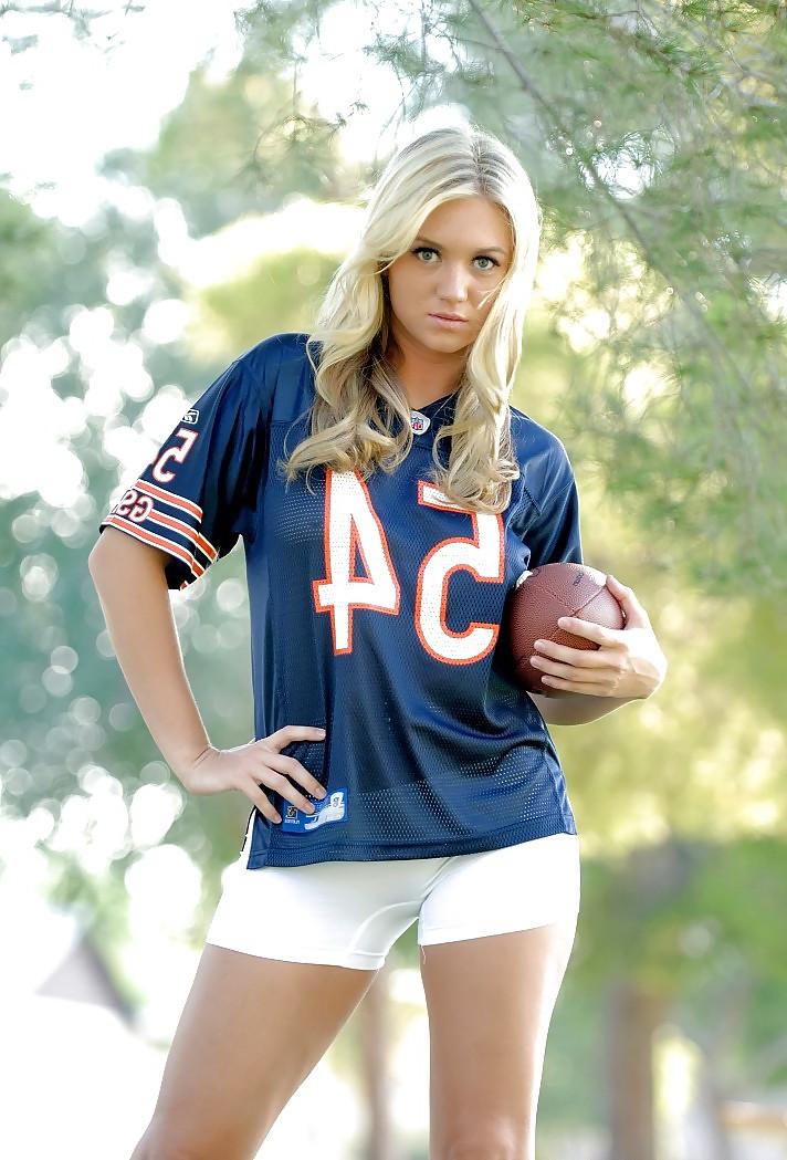 15P Hot blonde posing in 'hand-egg' outfit