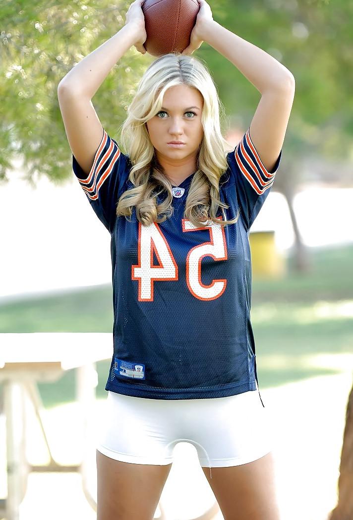 15P Hot blonde posing in 'hand-egg' outfit