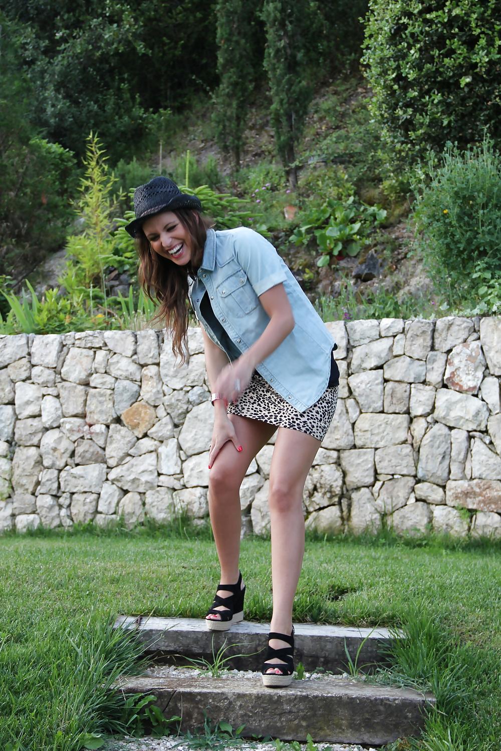 25P French bloggers Mode with sexy legs 22