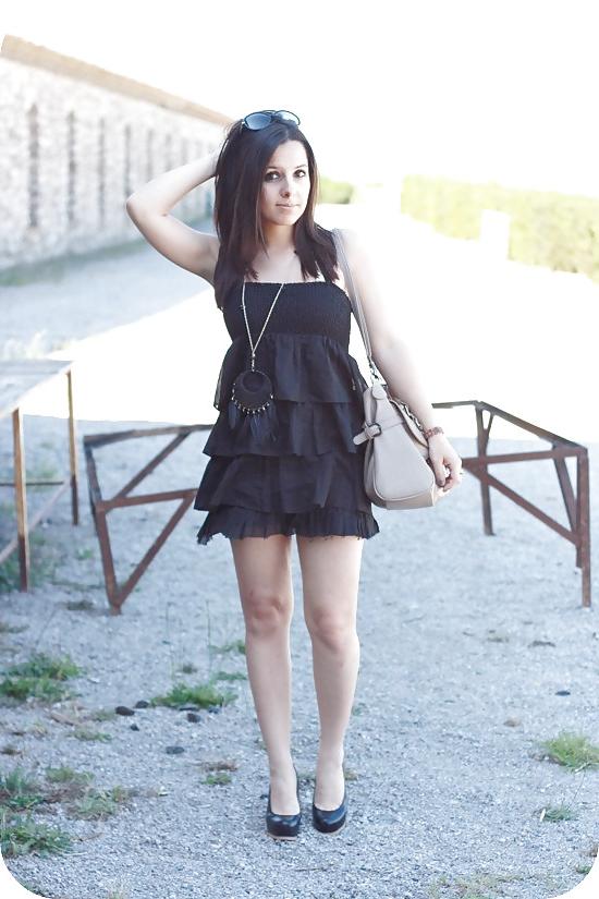 25P French bloggers Mode with sexy legs 22