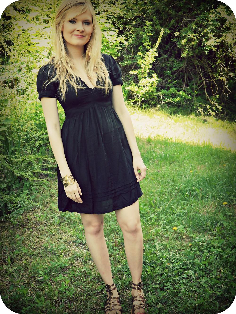 25P French bloggers Mode with sexy legs 22