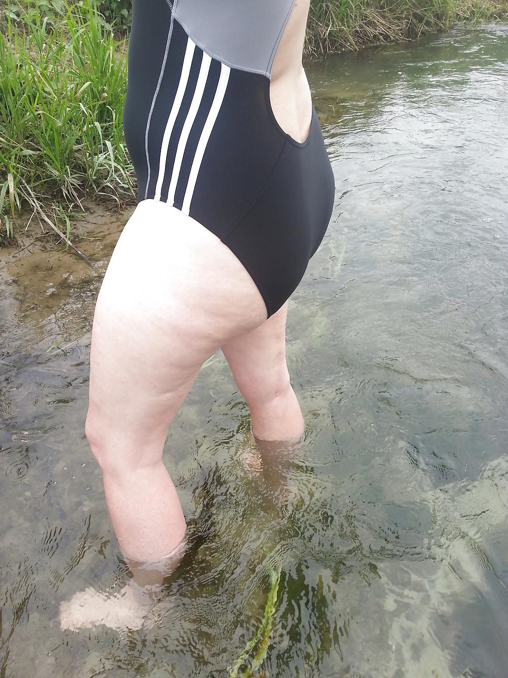 25P Outdoor masturbation in swimsuit