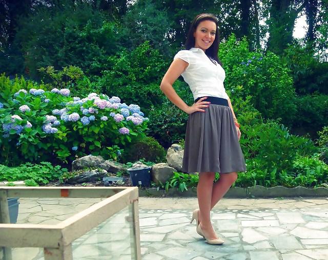 25P French bloggers Mode with sexy legs 24